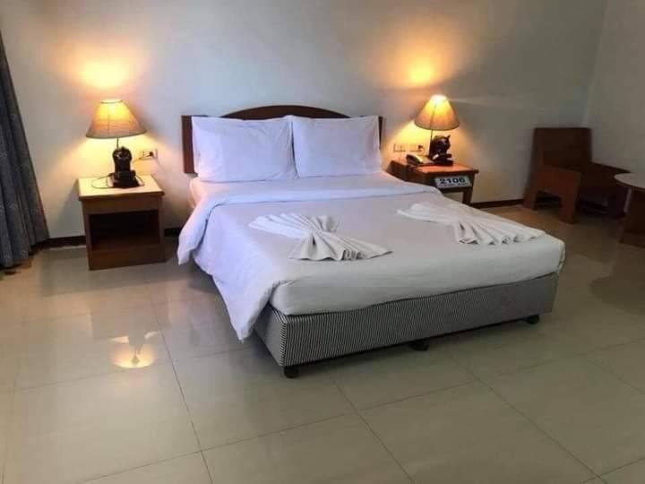 Vatchara Northgate Hotel Nakhon Sawan Exteriör bild