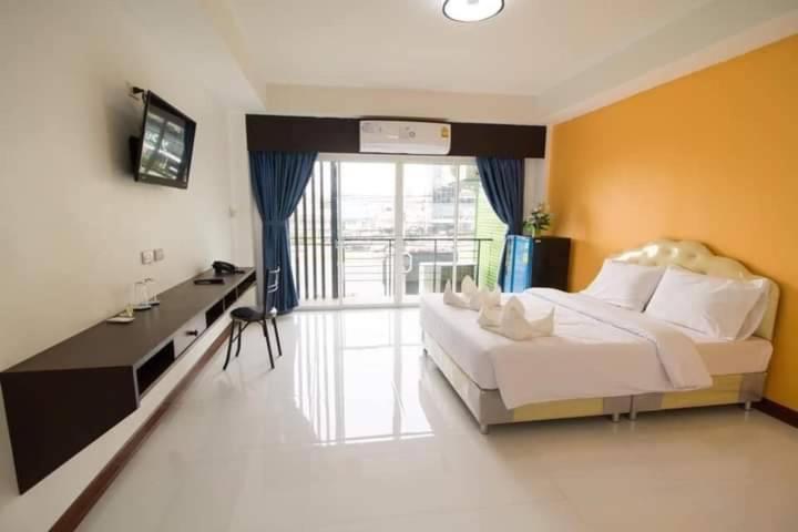 Vatchara Northgate Hotel Nakhon Sawan Exteriör bild