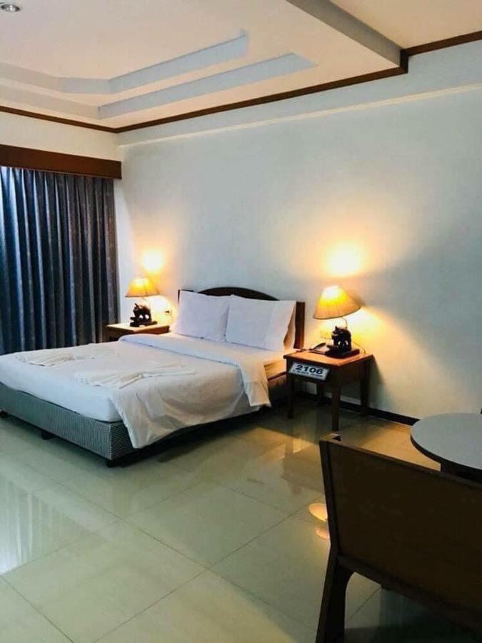 Vatchara Northgate Hotel Nakhon Sawan Exteriör bild