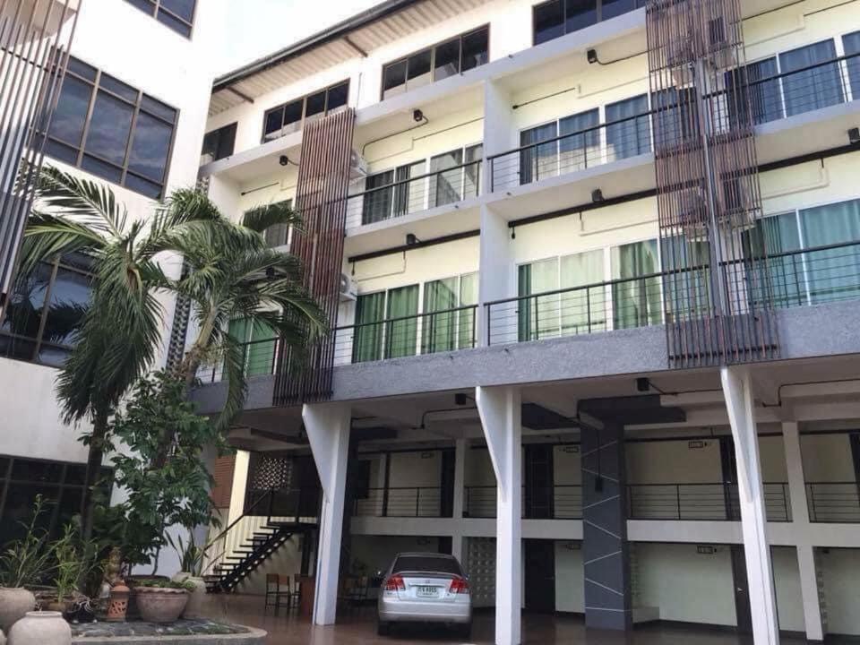 Vatchara Northgate Hotel Nakhon Sawan Exteriör bild