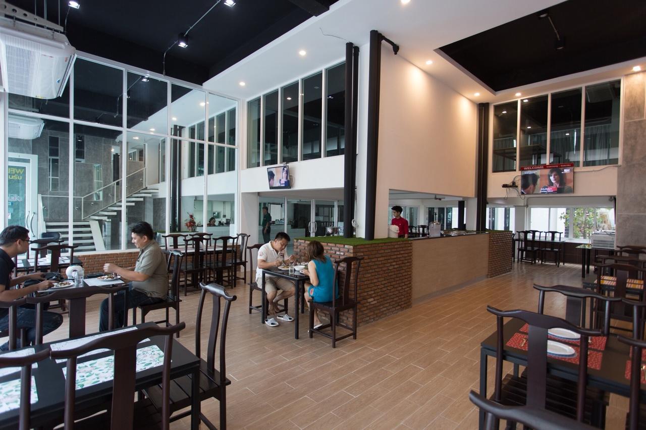 Vatchara Northgate Hotel Nakhon Sawan Exteriör bild
